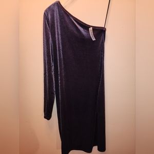 Old Navy one sleeve dress. Size M
